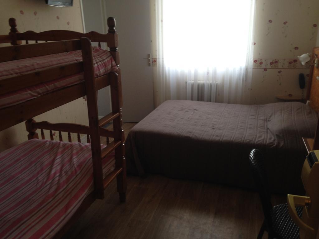 Arcantis Hotel La Residence Cergy Habitación foto