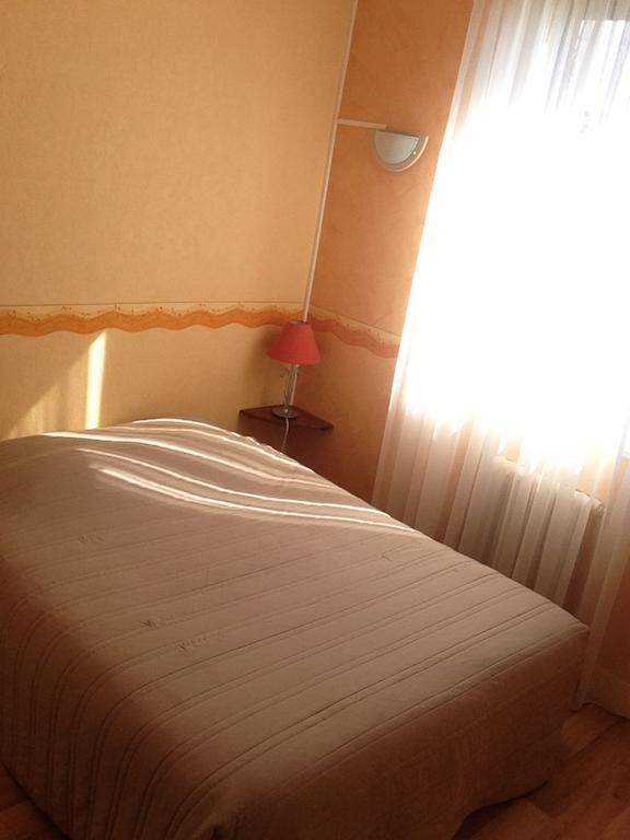 Arcantis Hotel La Residence Cergy Habitación foto