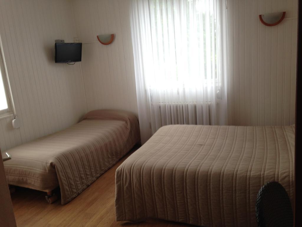 Arcantis Hotel La Residence Cergy Habitación foto
