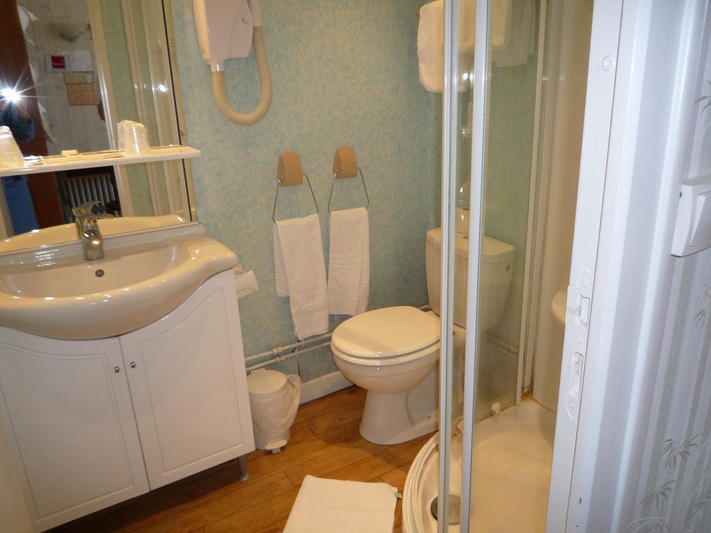 Arcantis Hotel La Residence Cergy Habitación foto