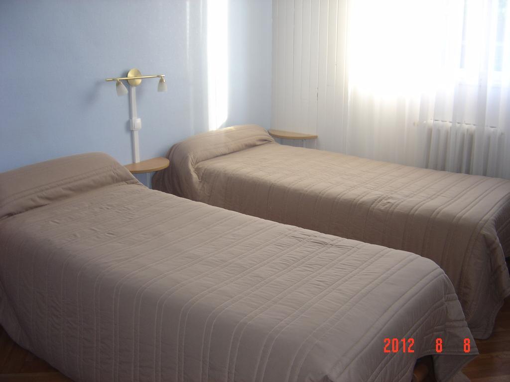 Arcantis Hotel La Residence Cergy Habitación foto